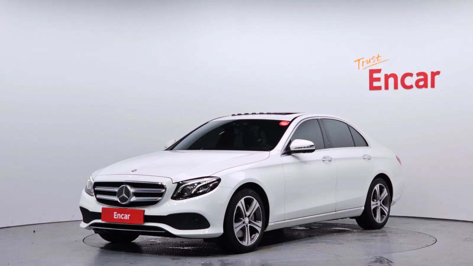 Mercedes-Benz Classe E E300 Avantgarde Intelligent Drive (W213) 2017 — photo 1 sur 26