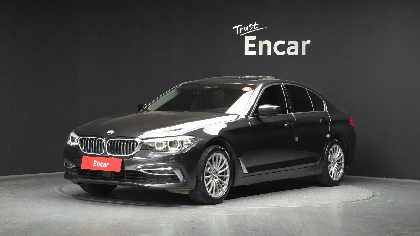 BMW Série 5 (G30) 520i Luxury 2020 — photo 1 sur 20
