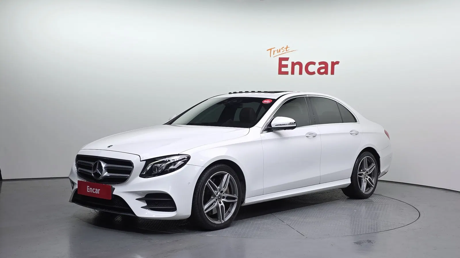 Mercedes-Benz Classe E AMG Line · E300 (W213) 2019 — photo 1 sur 20