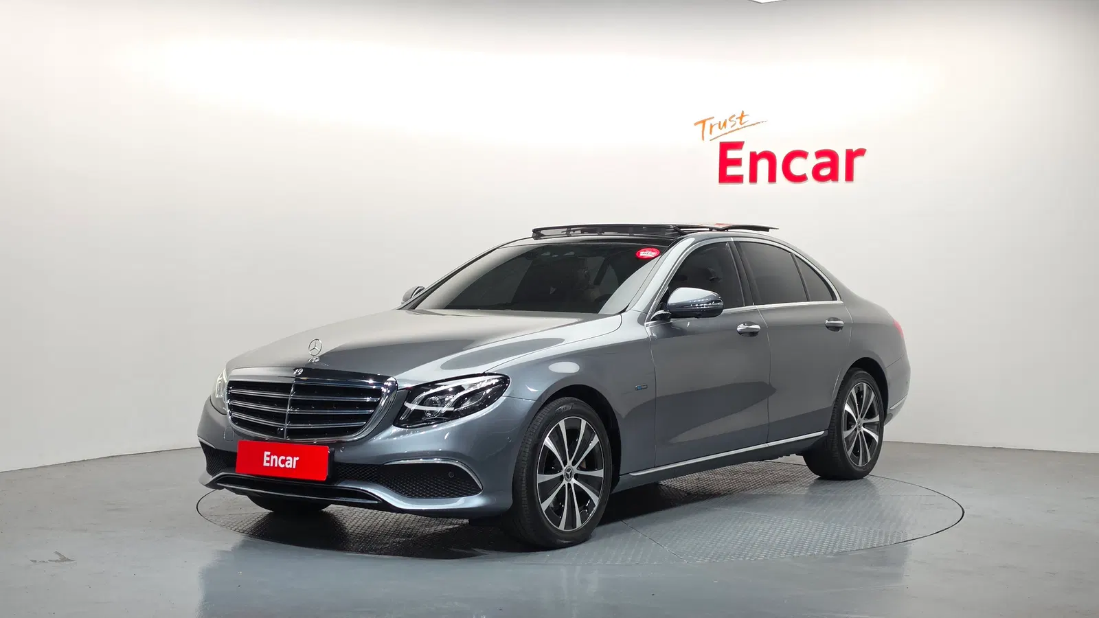 Mercedes-Benz Classe E E300e Exclusive (W213) 2019 — photo 1 sur 33