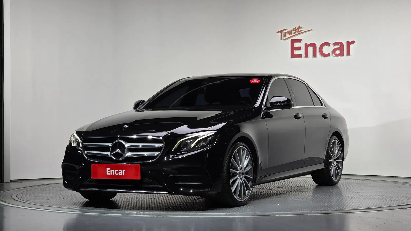 Mercedes-Benz Classe E AMG Line · E300 4MATIC (W213) 2017 — photo 1 sur 42