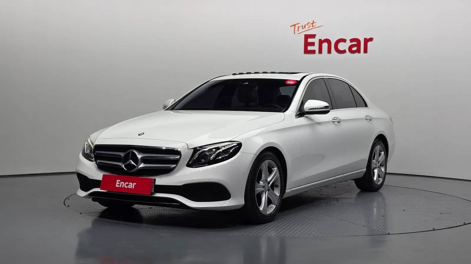 Mercedes-Benz Classe E E220d Avantgarde (W213) 2017 — photo 1 sur 20
