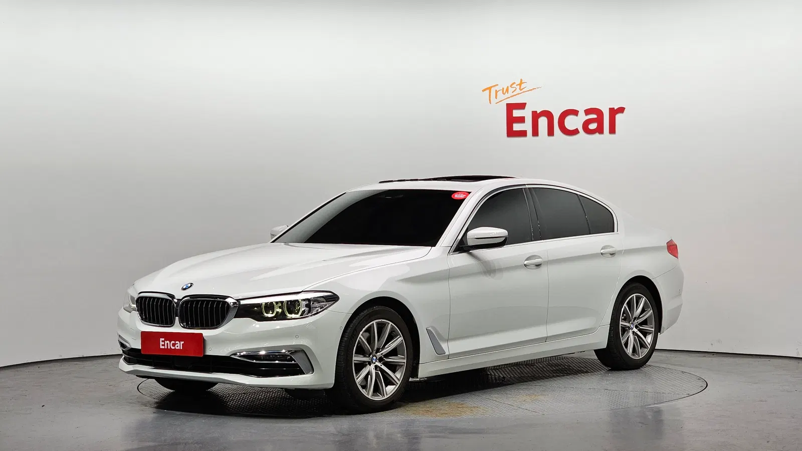 BMW Série 5 (G30) 520i Luxury 2019 — photo 1 sur 20