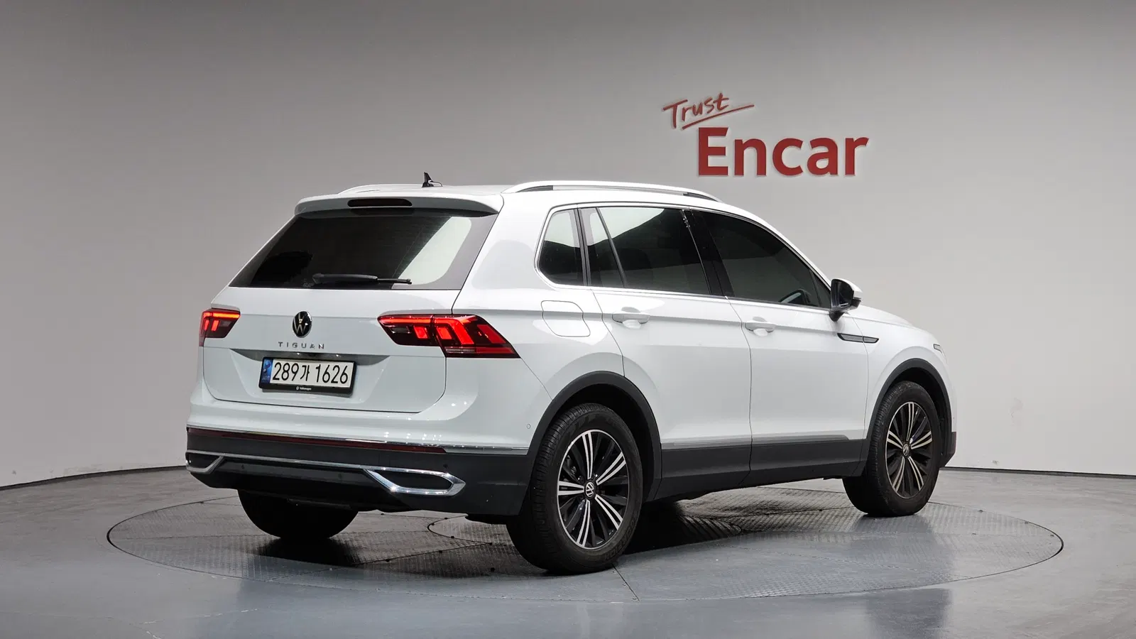 Volkswagen Tiguan 2e génération 2.0 TDI Premium 2021 — photo 1 sur 33