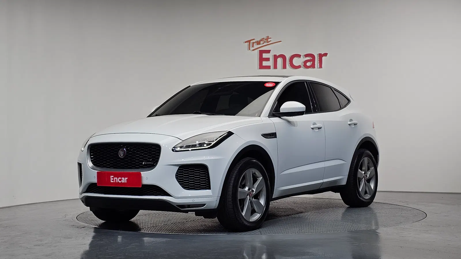 Jaguar E-PACE P250 R-Dynamic SE 2018 — photo 1 sur 20