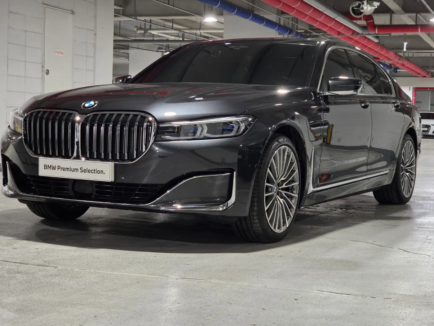BMW Série 7 (G11) 745e iPerformance Design Pure Excellence 2021 — photo 1 sur 26