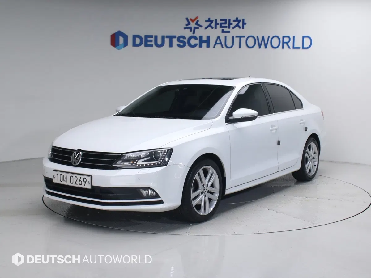 Volkswagen Jetta 2.0 TDI BlueMotion Premium 2015 — photo 1 sur 26