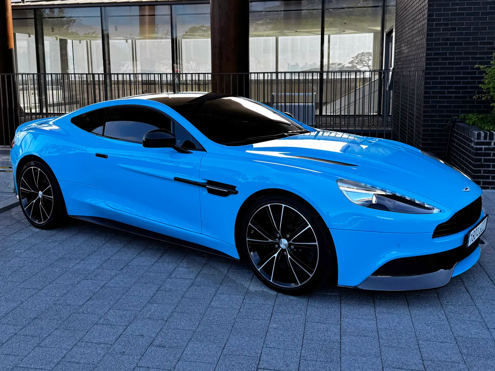 Aston Martin Vanquish 6.0 V12 Coupé 2015 — photo 1 sur 25