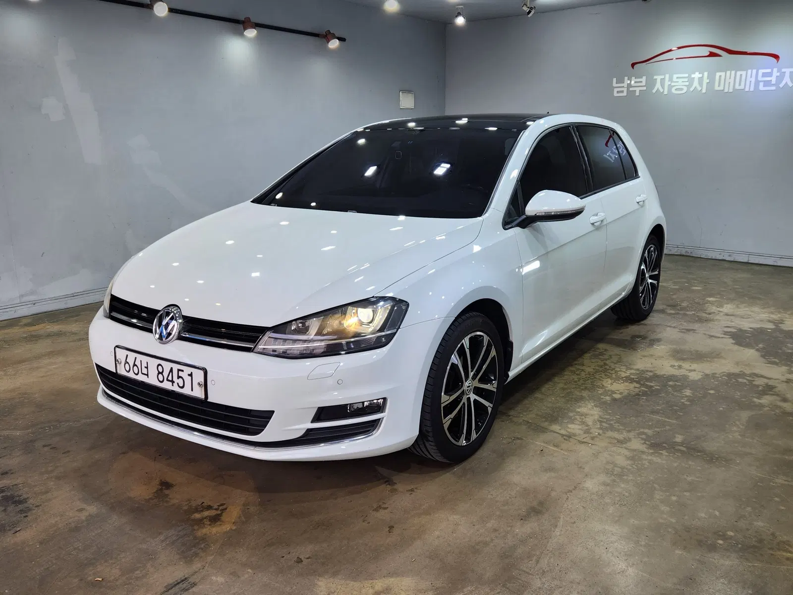 Volkswagen Golf 7e génération 2.0 TDI Premium 2014 — photo 1 sur 26