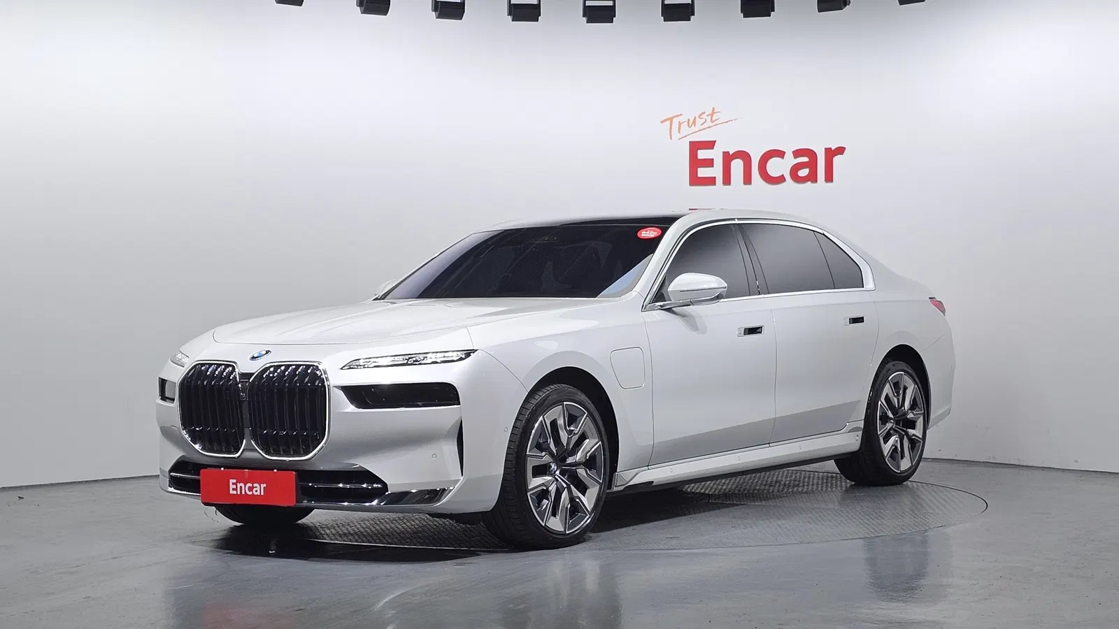 BMW Série 7 (G70) 750e xDrive Design Pure Excellence 2024 — photo 1 sur 15