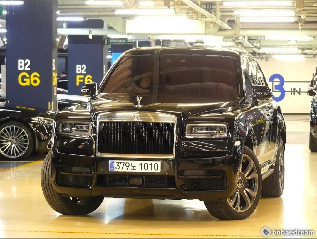 Rolls-Royce Cullinan 6.7 V12 2024 — photo 1 sur 20