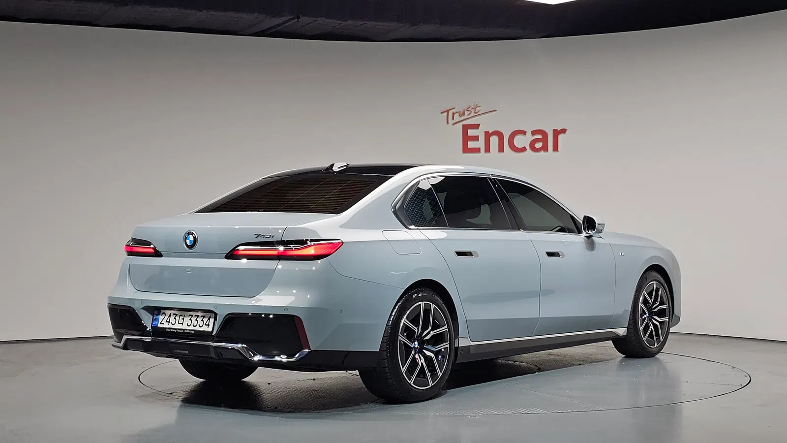 BMW Série 7 (G70) 740i sDrive M Sport 2023 — photo 1 sur 46