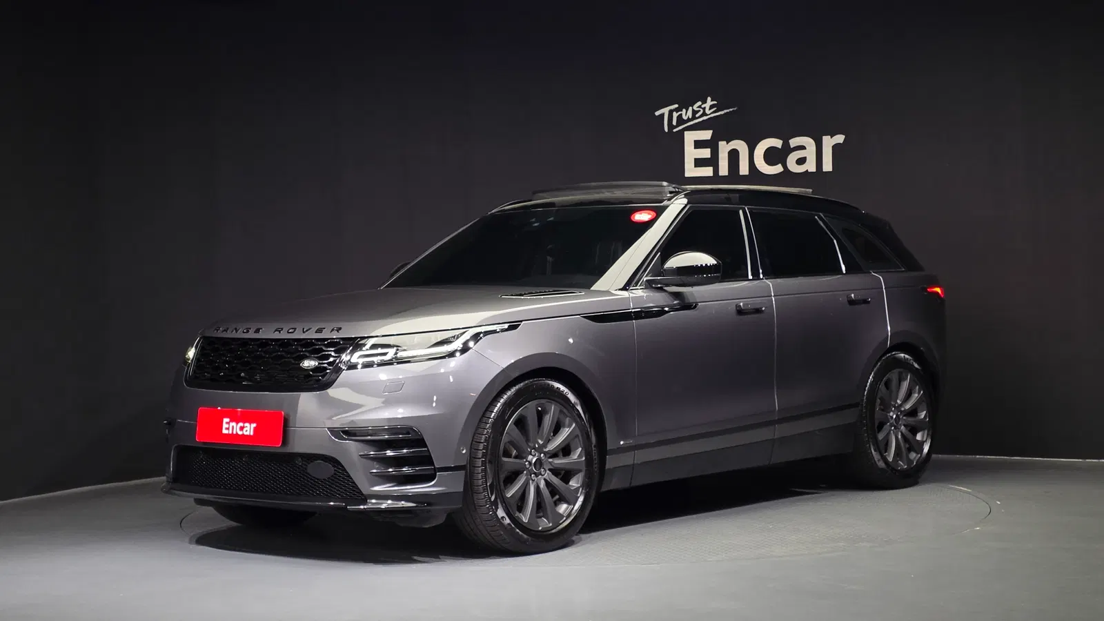 Land Rover Range Rover Velar 3.0 D300 R-Dynamic SE 2019 — photo 1 sur 33