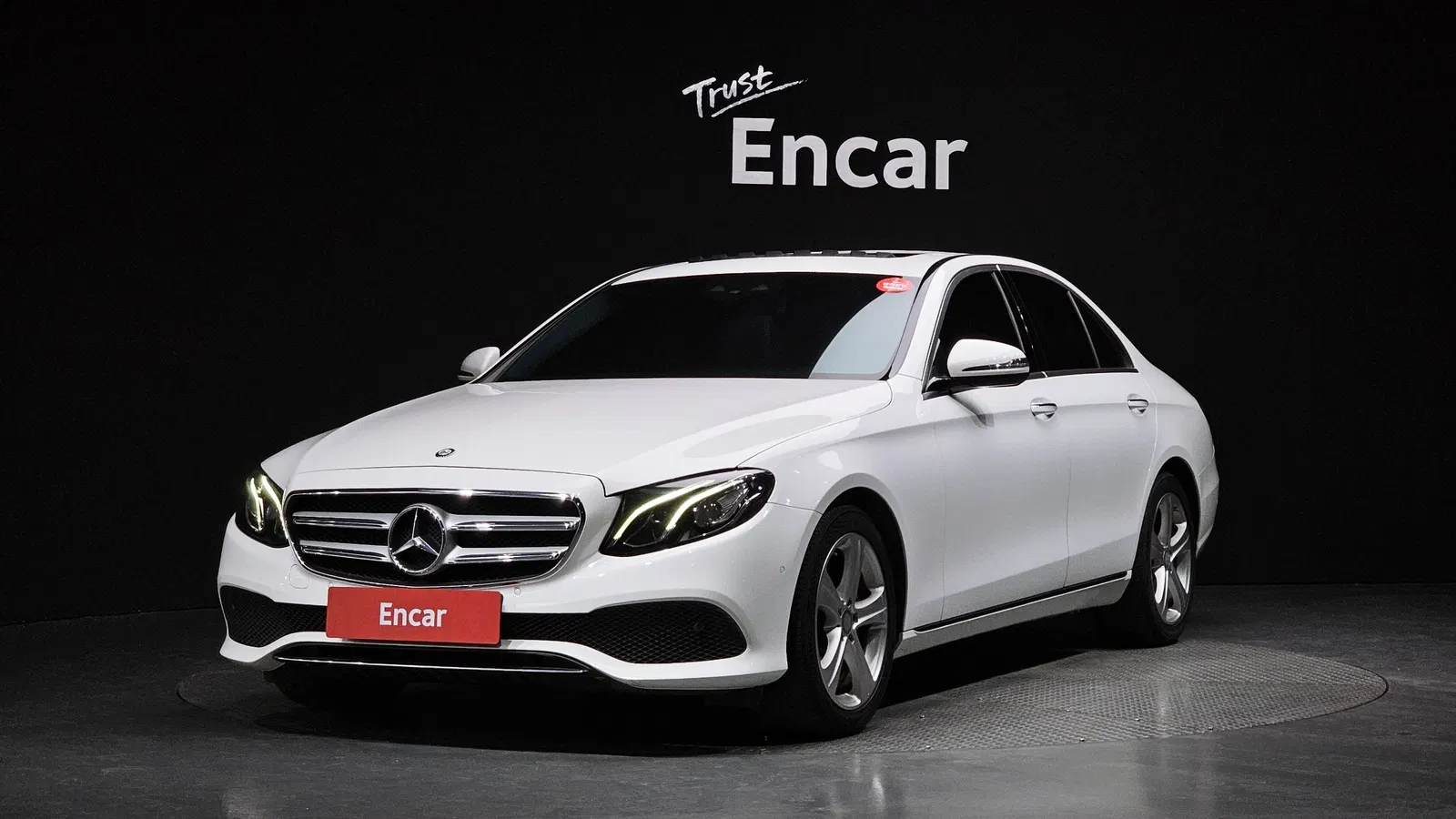 Mercedes-Benz Classe E E200 Avantgarde (W213) 2017 — photo 1 sur 20