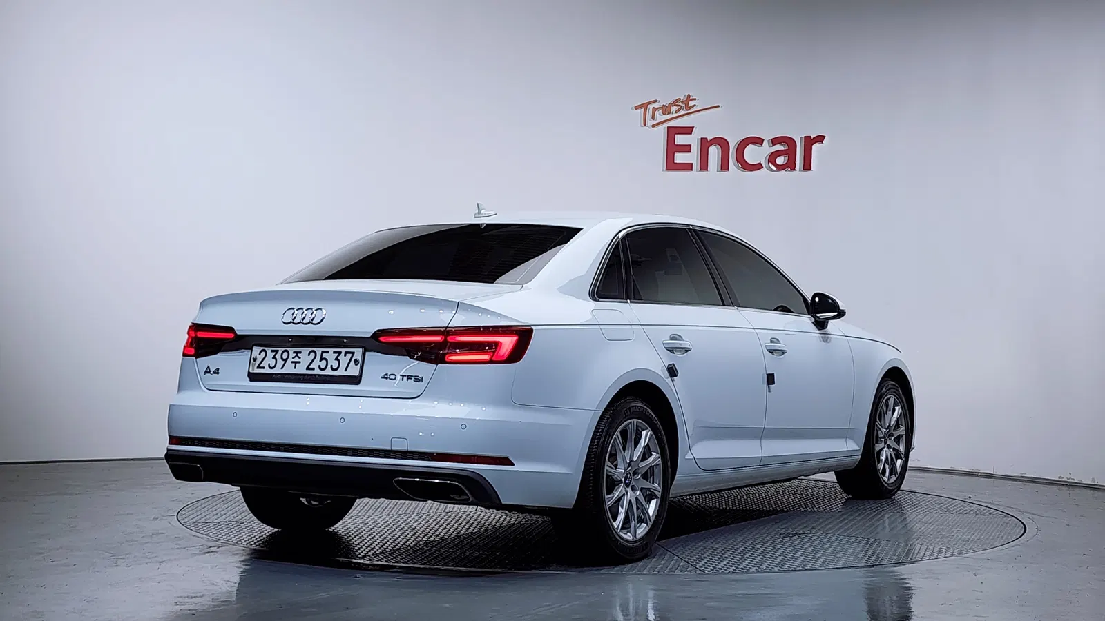 Audi A4 (B9) 40 TFSI 2019 — photo 1 sur 31
