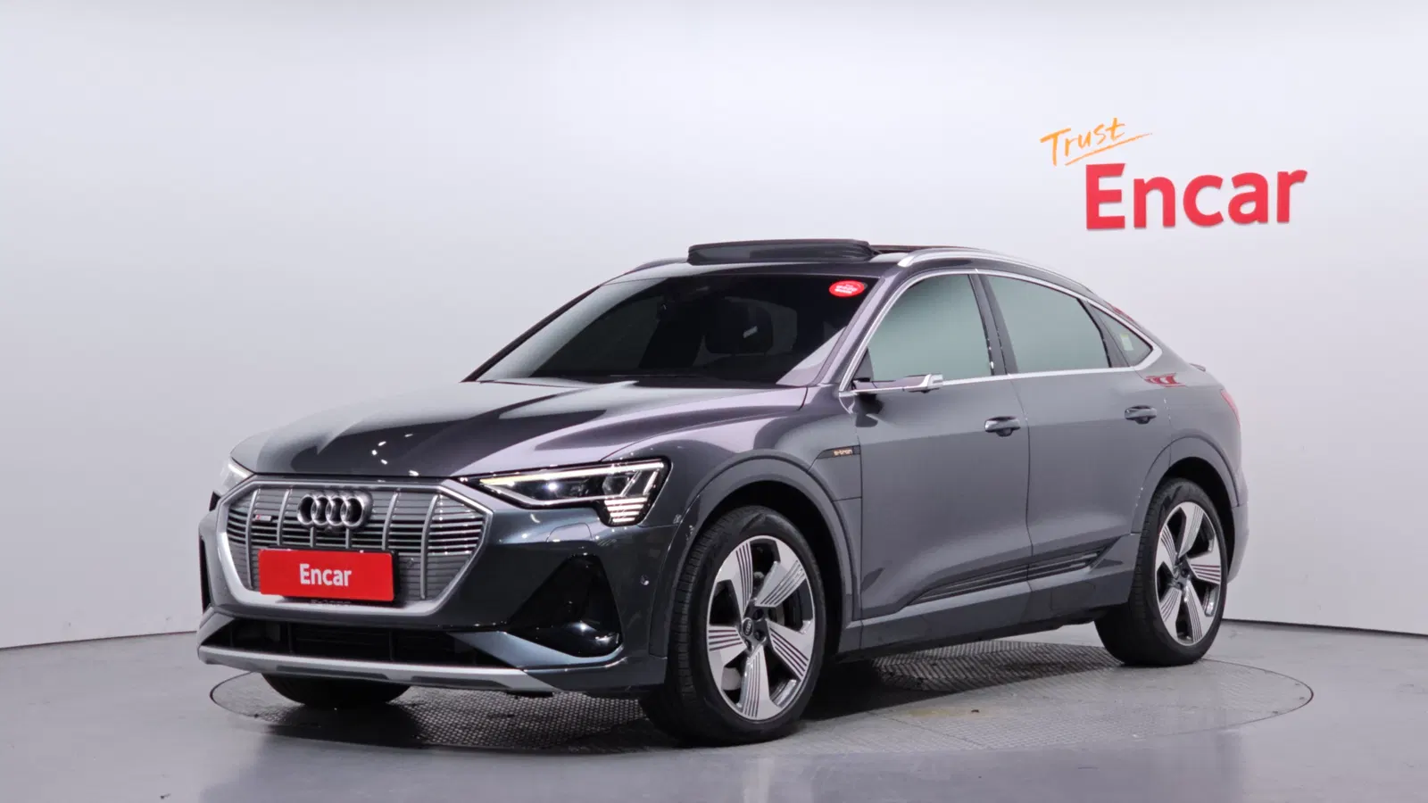 Audi e-tron 55 Quattro Sportback 2021 — photo 1 sur 37
