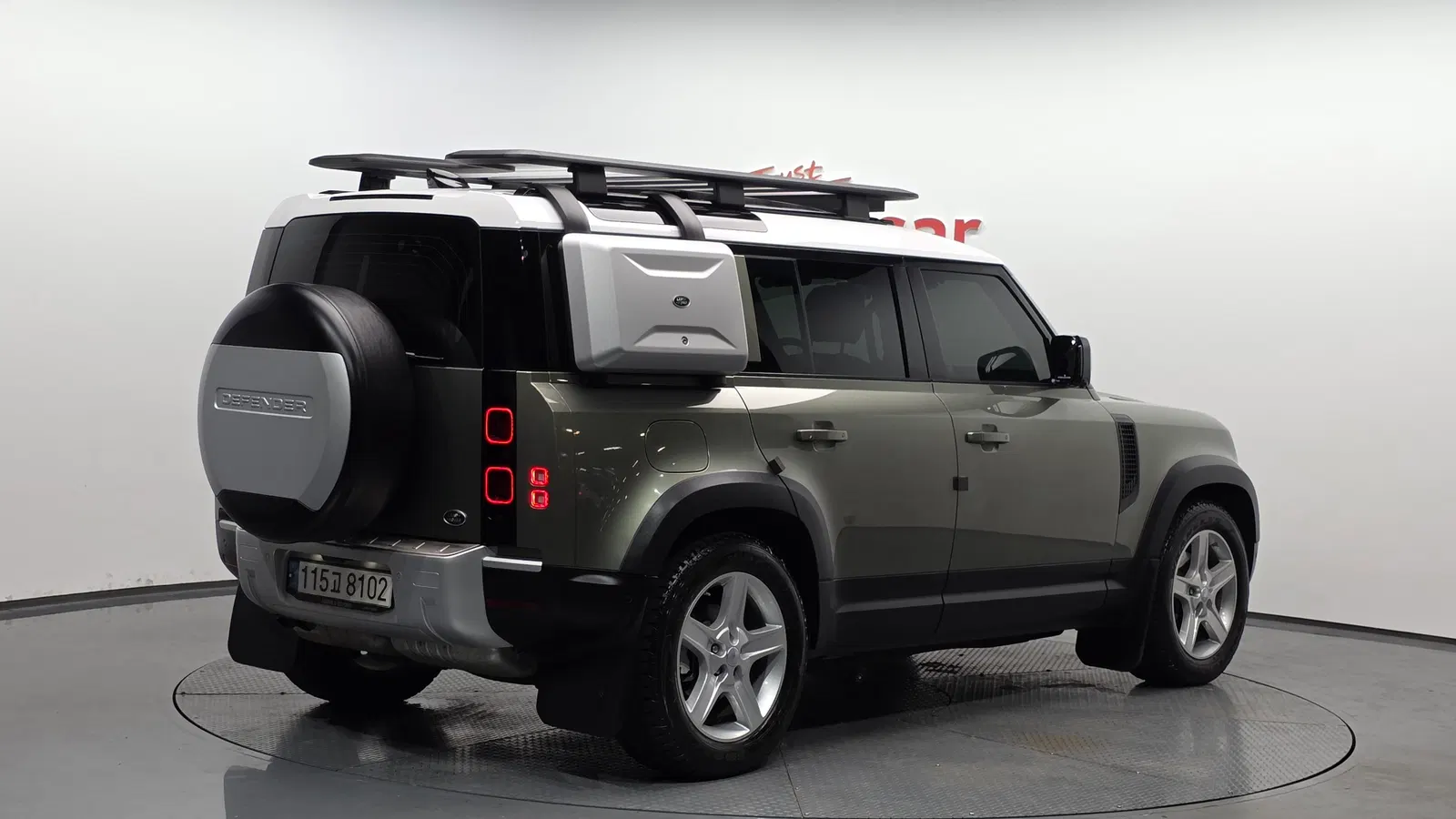 Land Rover Defender (L663) 110 D240 SE 2020 — photo 1 sur 39