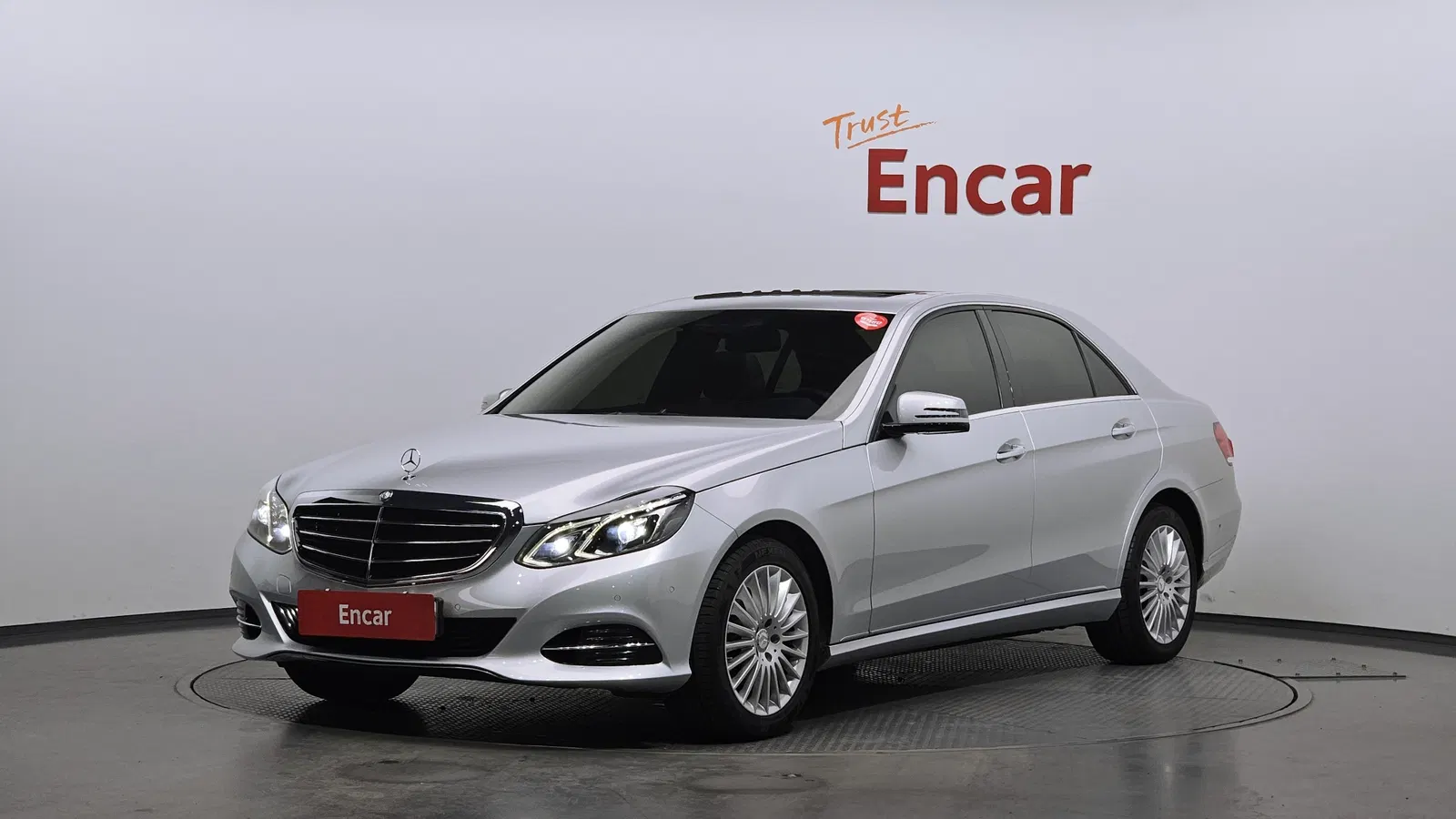 Mercedes-Benz Classe E E300 Elegance (W212) 2014 — photo 1 sur 26