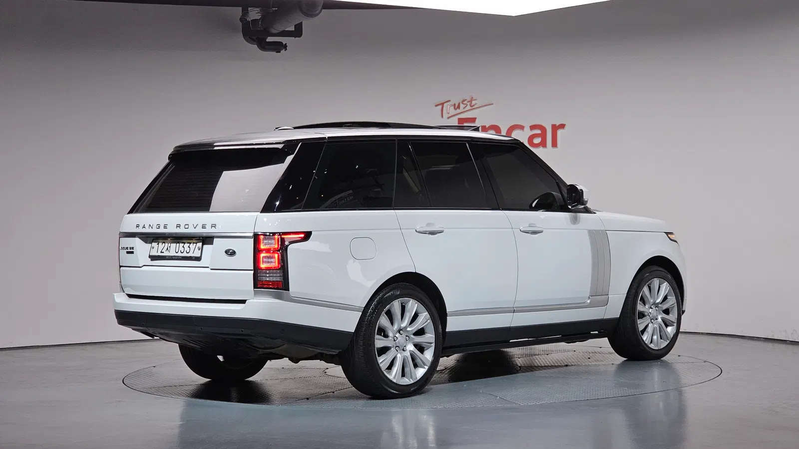 Land Rover Range Rover 4e génération 4.4 SDV8 Vogue SE Diesel 2016 — photo 1 sur 36