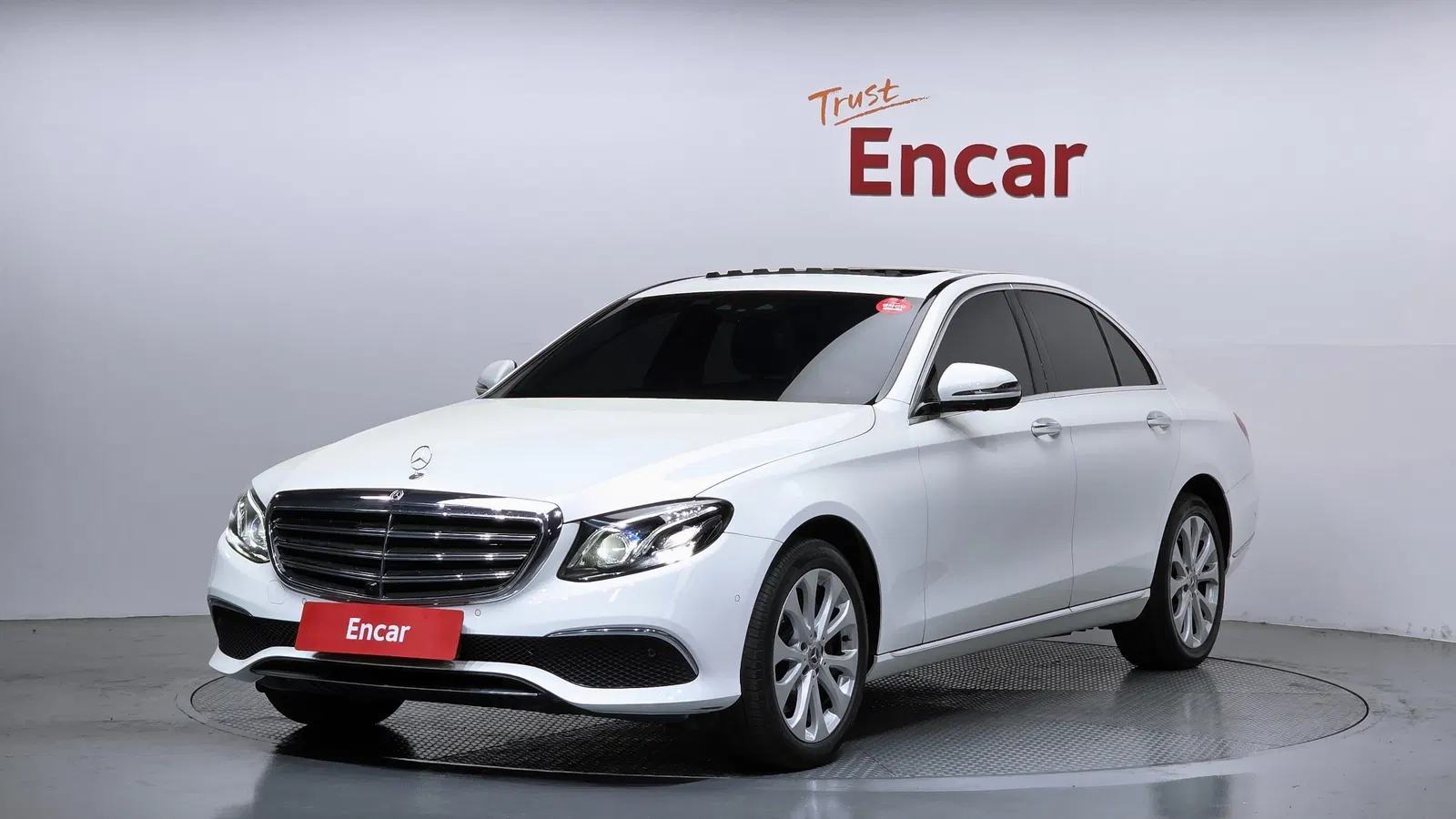 Mercedes-Benz Classe E E300 4MATIC Exclusive (W213) 2018 — photo 1 sur 26