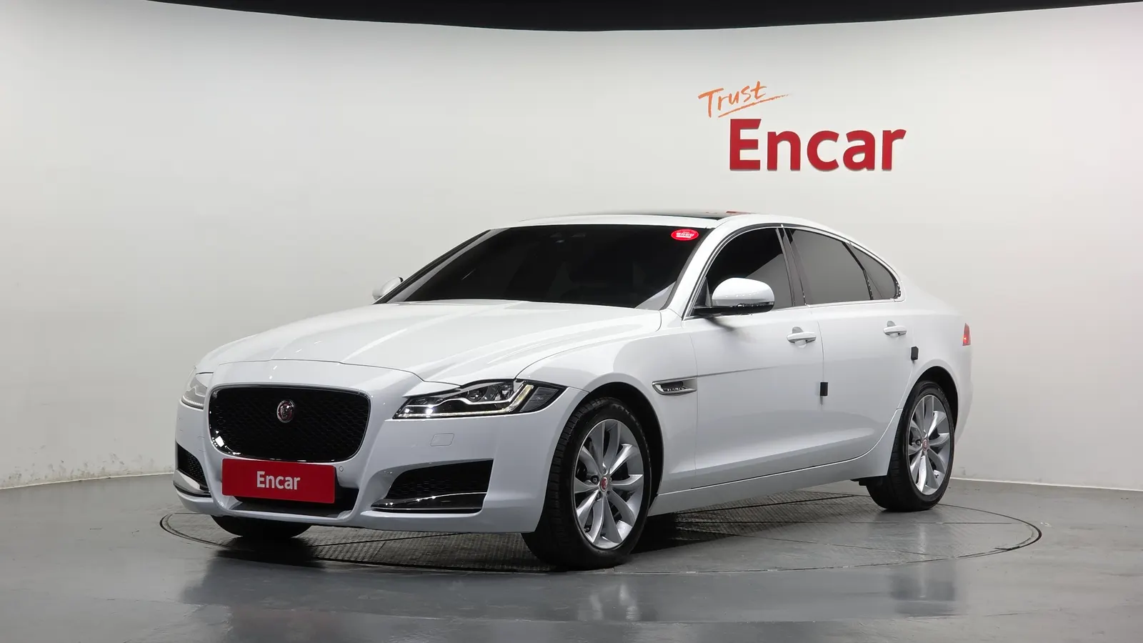 Jaguar XF (X260) 20d Portfolio 2019 — photo 1 sur 39
