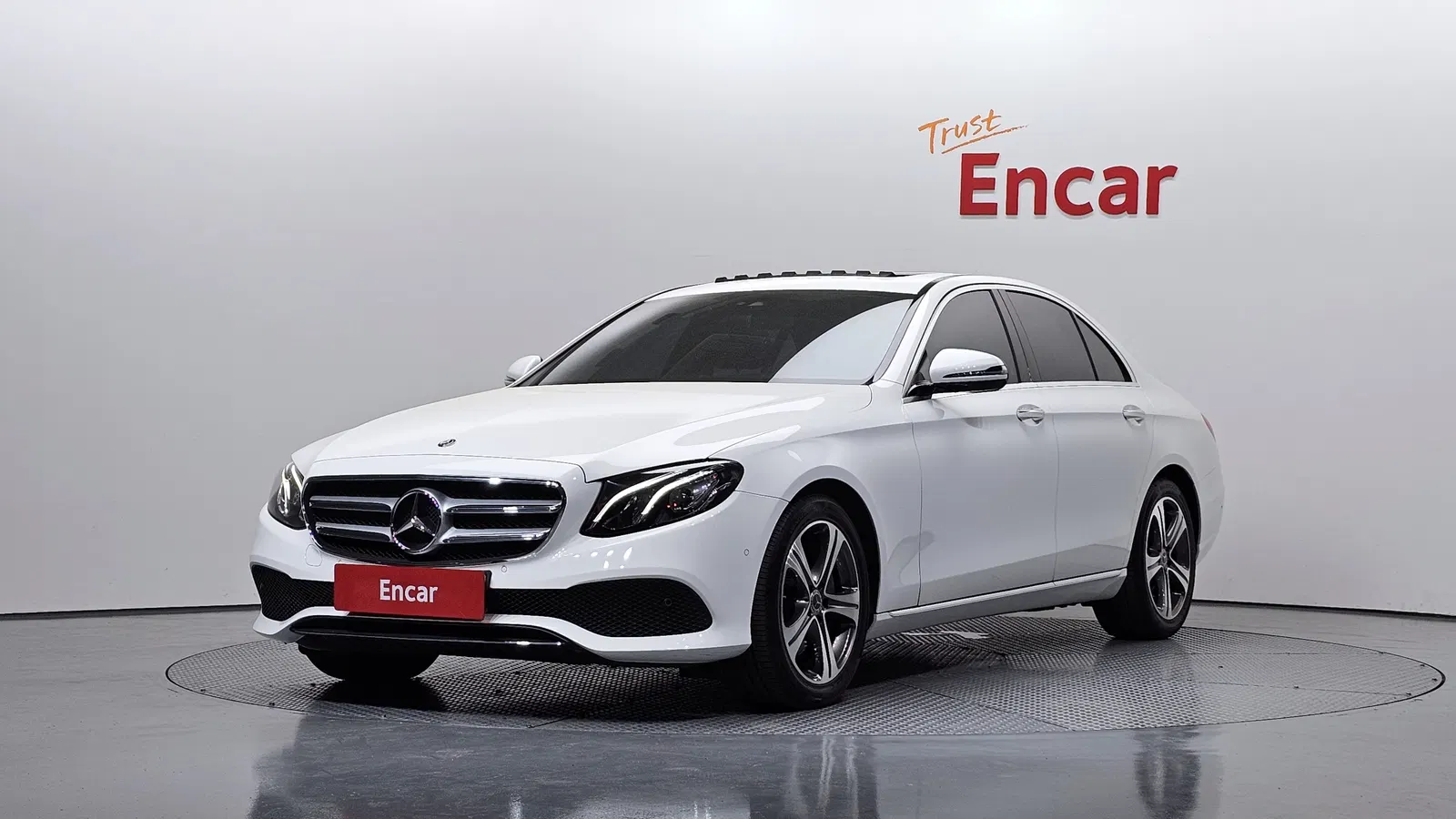 Mercedes-Benz Classe E E300 Avantgarde (W213) 2019 — photo 1 sur 20