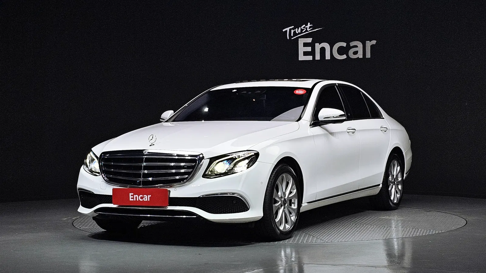 Mercedes-Benz Classe E E300 Exclusive (W213) 2018 — photo 1 sur 26