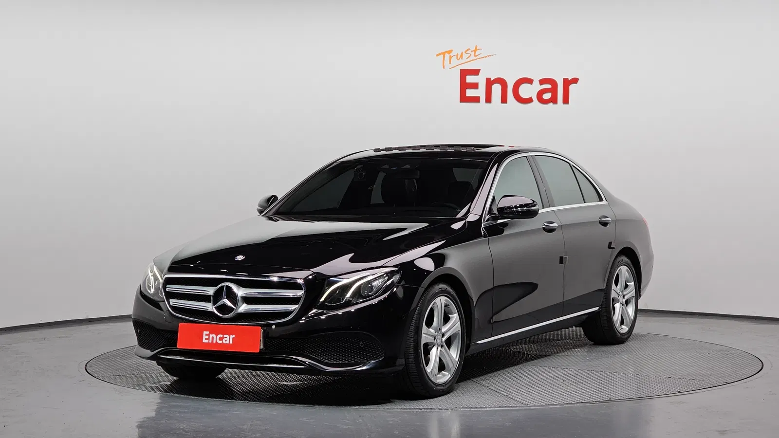 Mercedes-Benz Classe E E200 Avantgarde (W213) 2017 — photo 1 sur 20