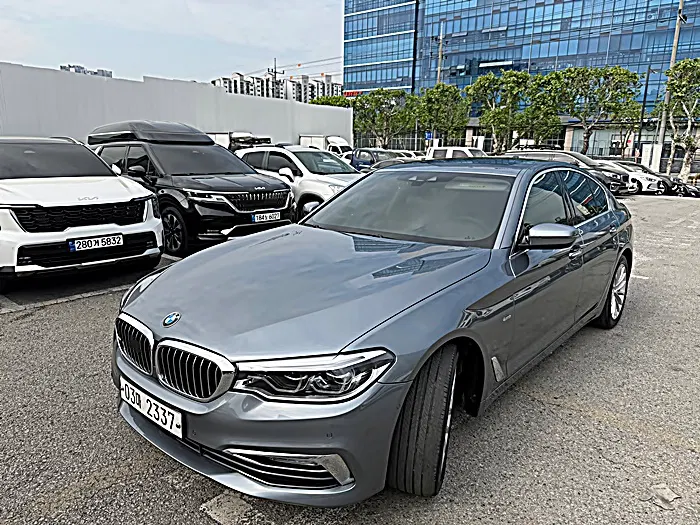 BMW Série 5 (G30) 530i Luxury Plus 2018 — photo 1 sur 26