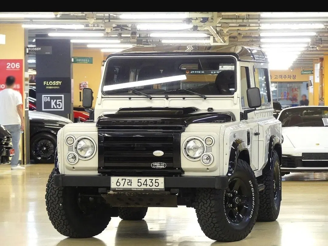 Land Rover Defender 90 2010 — photo 1 sur 20