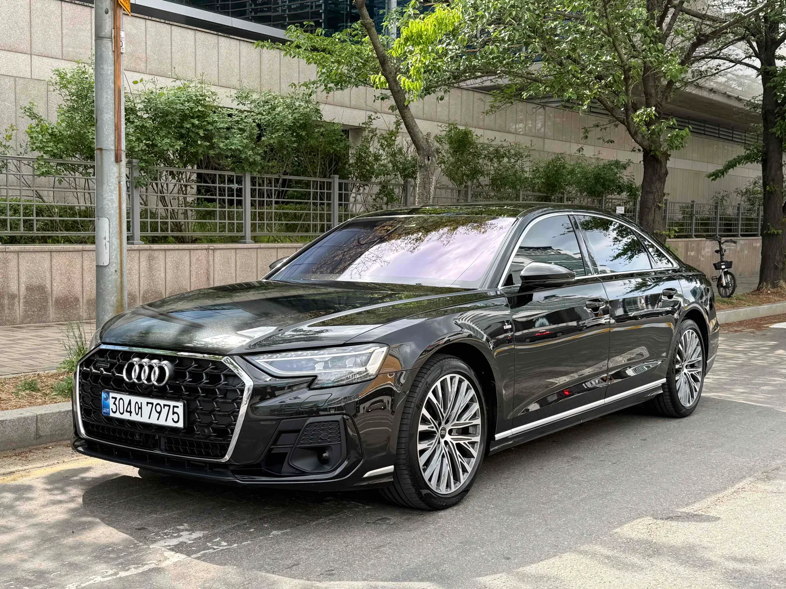 Audi A8 (D5) 55 TFSI Quattro LWB 2023 — photo 1 sur 20