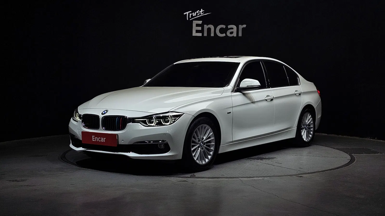 BMW Série 3 (F30) 320i Luxury 2018 — photo 1 sur 20