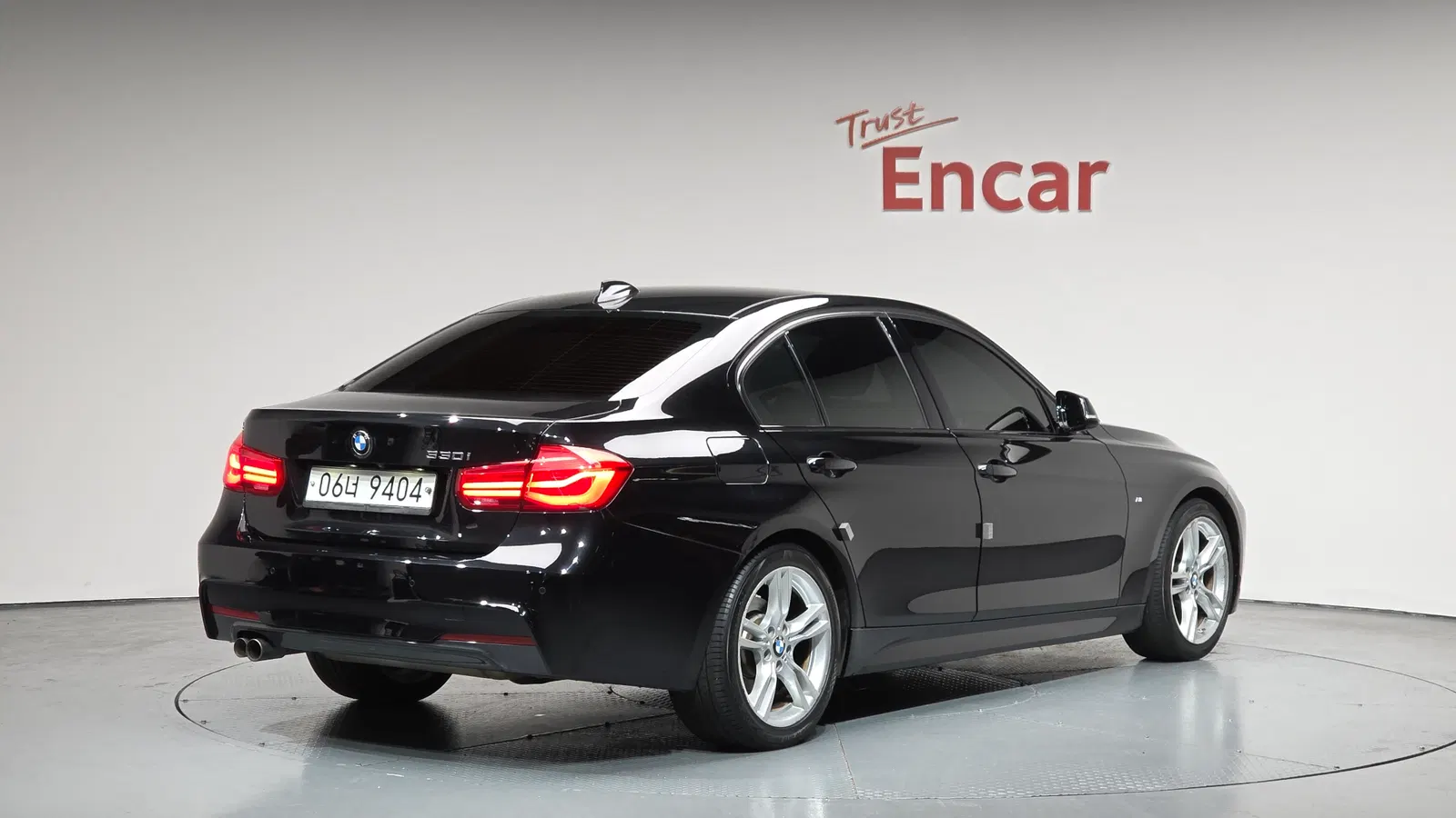 BMW Série 3 (F30) 330i M Sport 2017 — photo 1 sur 31