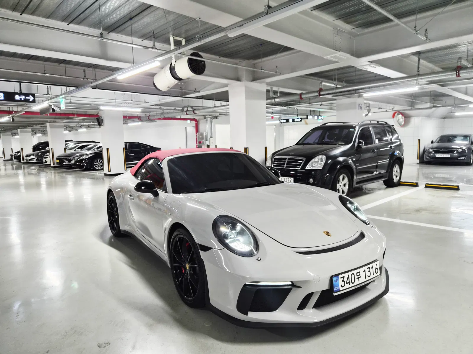 Porsche 911 Carrera 4 Cabriolet 2017 — photo 1 sur 13