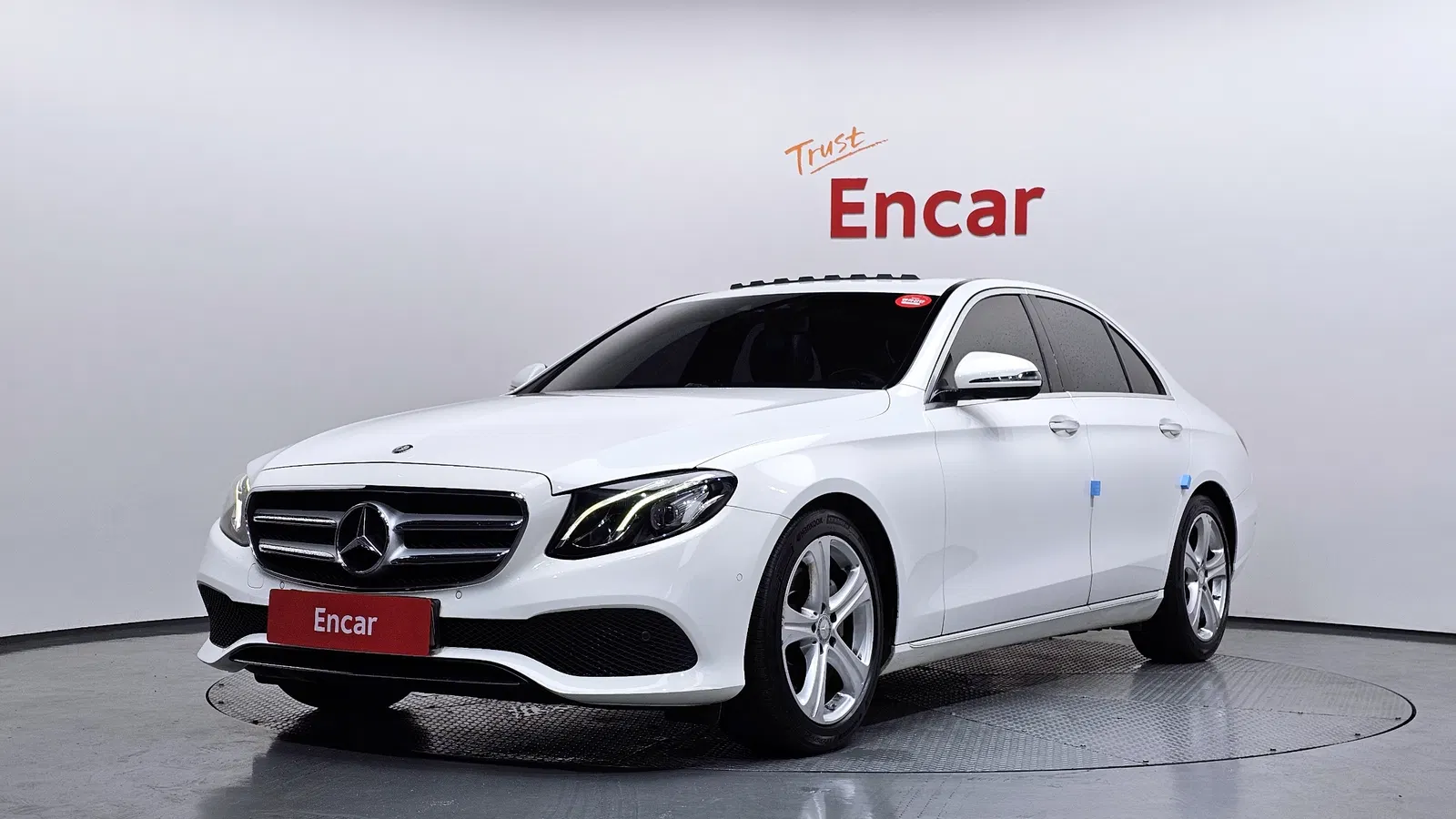 Mercedes-Benz Classe E E200 Avantgarde (W213) 2017 — photo 1 sur 20