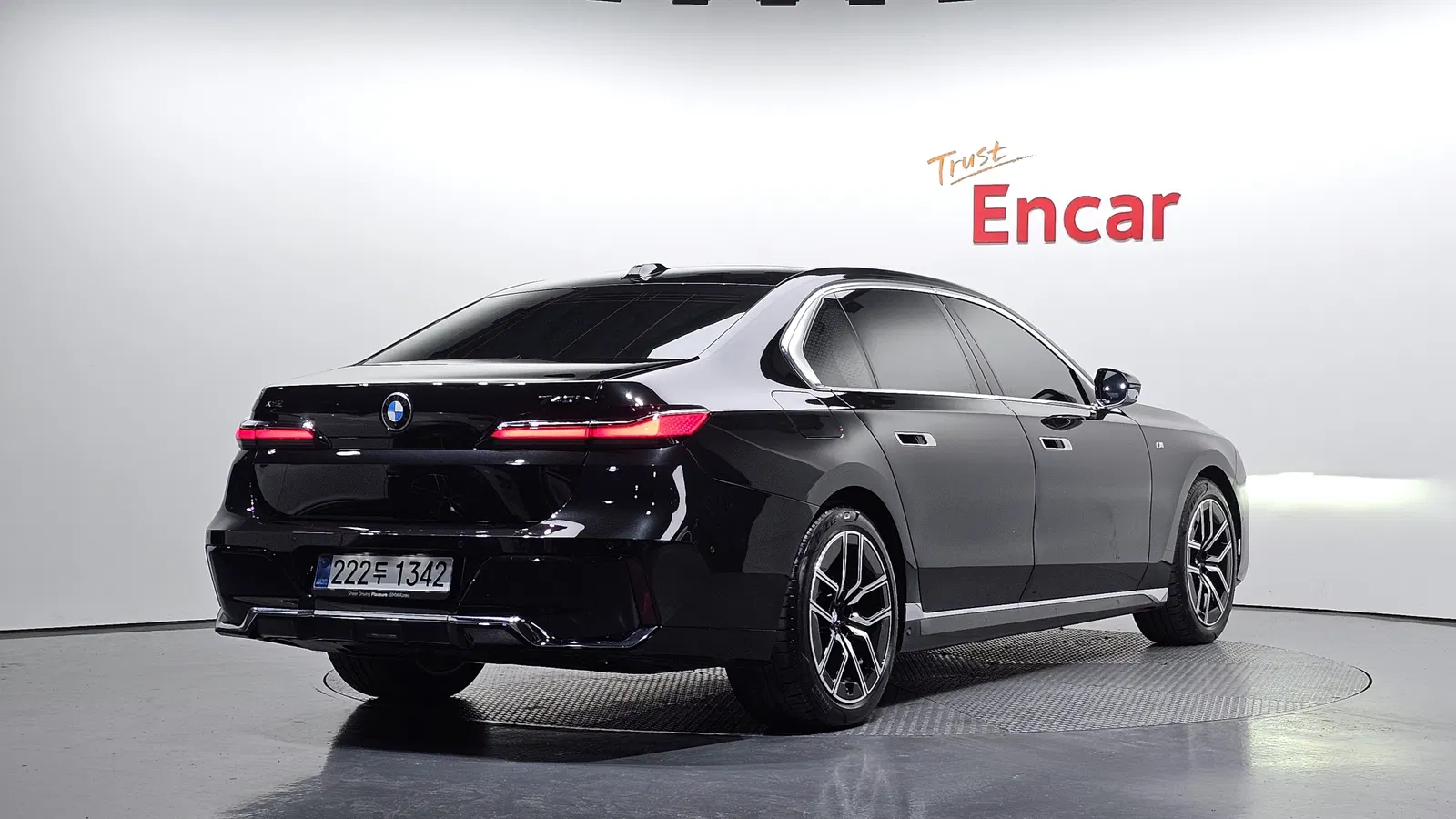 BMW Série 7 (G70) 740i xDrive M Sport 2025 — photo 1 sur 33