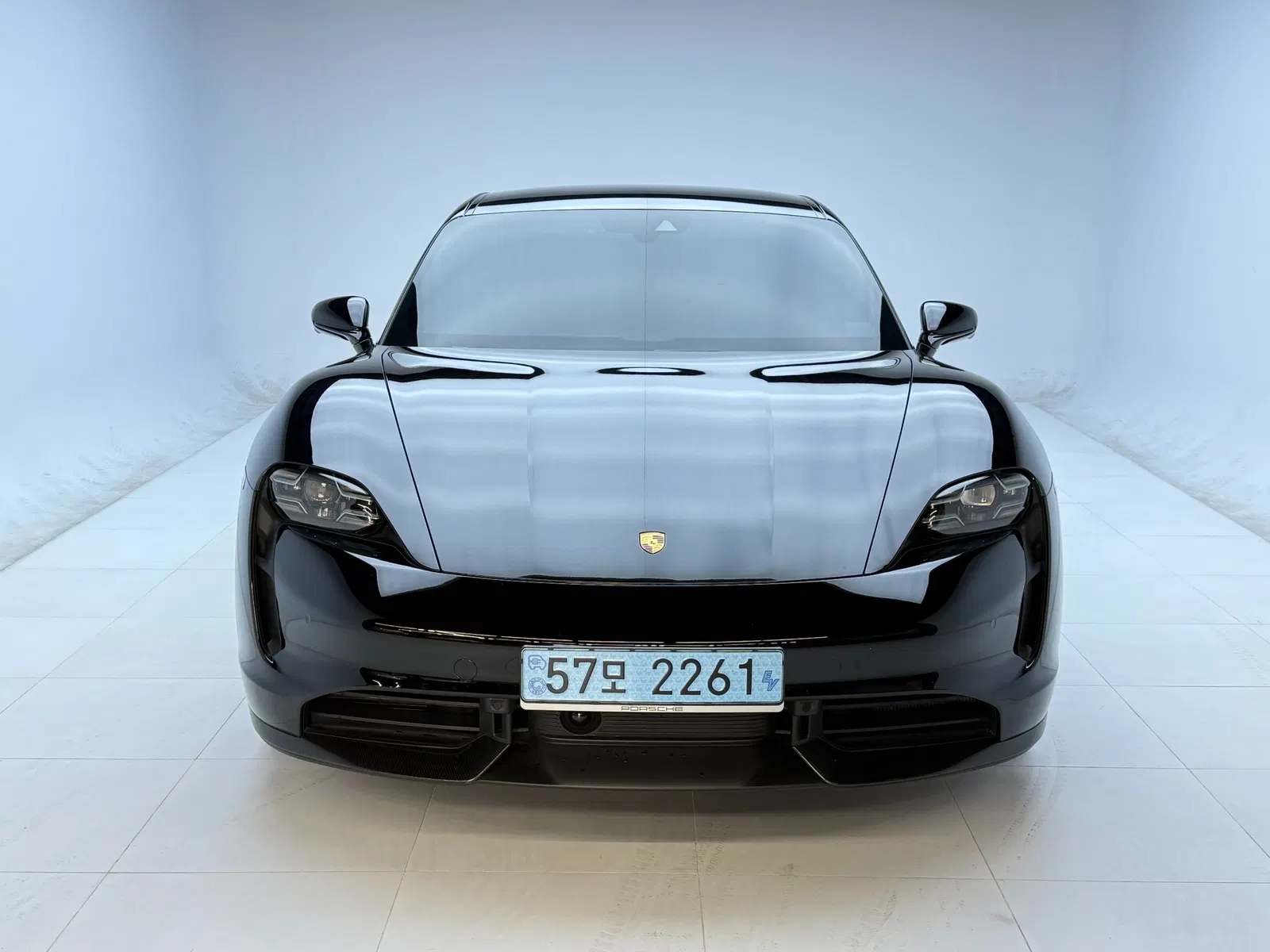 Porsche Taycan Turbo S 2021 — photo 1 sur 26