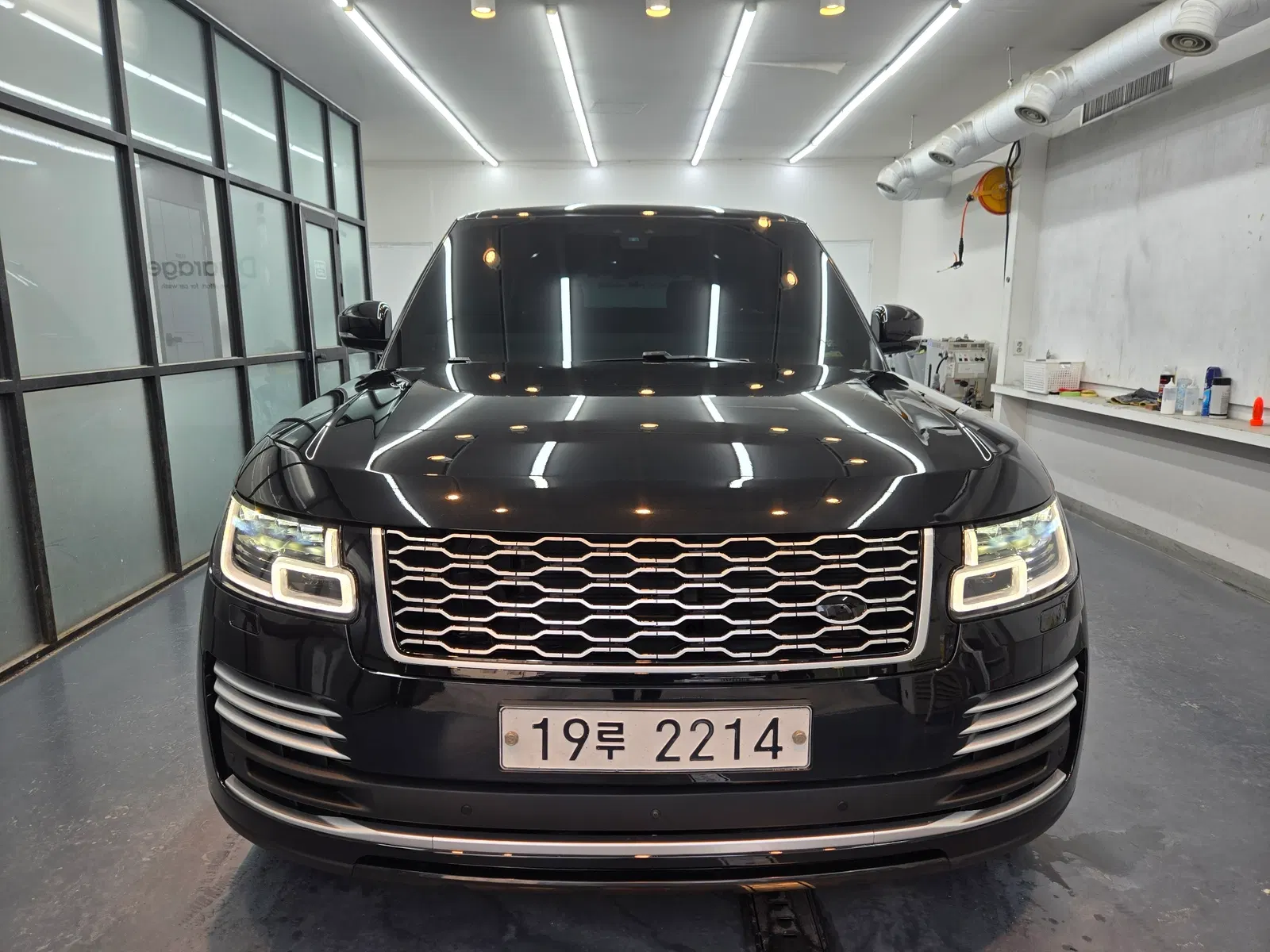 Land Rover Range Rover 4e génération 4.4 SDV8 AB LWB Diesel 2017 — photo 1 sur 26