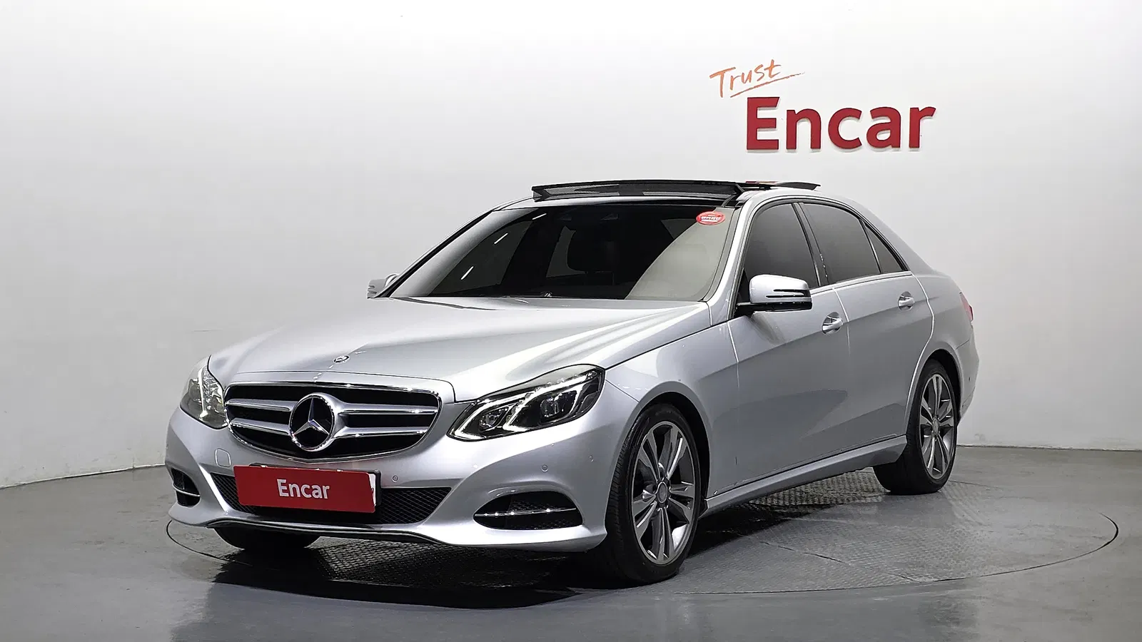 Mercedes-Benz Classe E E300 Avantgarde (W212) 2014 — photo 1 sur 20