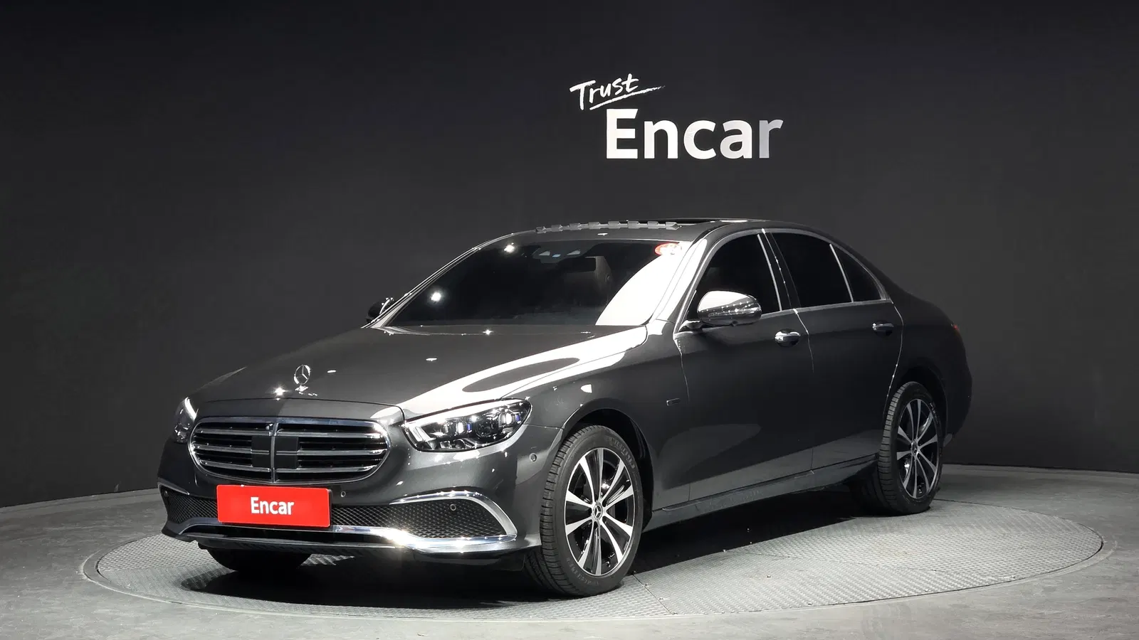 Mercedes-Benz Classe E E300e 4MATIC Exclusive (W213) 2021 — photo 1 sur 37