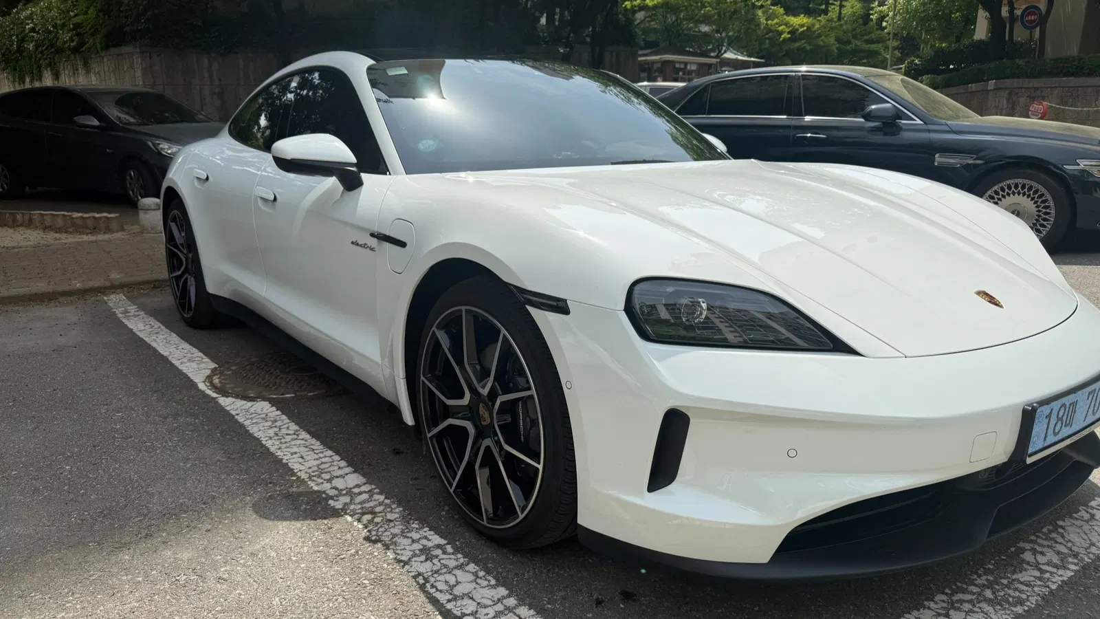 Porsche Taycan Base 2025 — photo 1 sur 26
