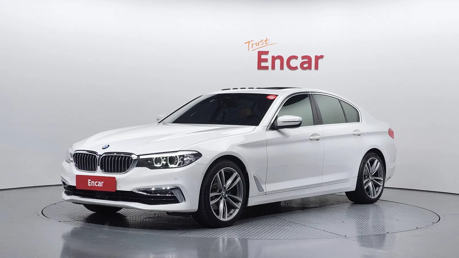 BMW Série 5 (G30) 520i Luxury 2020 — photo 1 sur 33