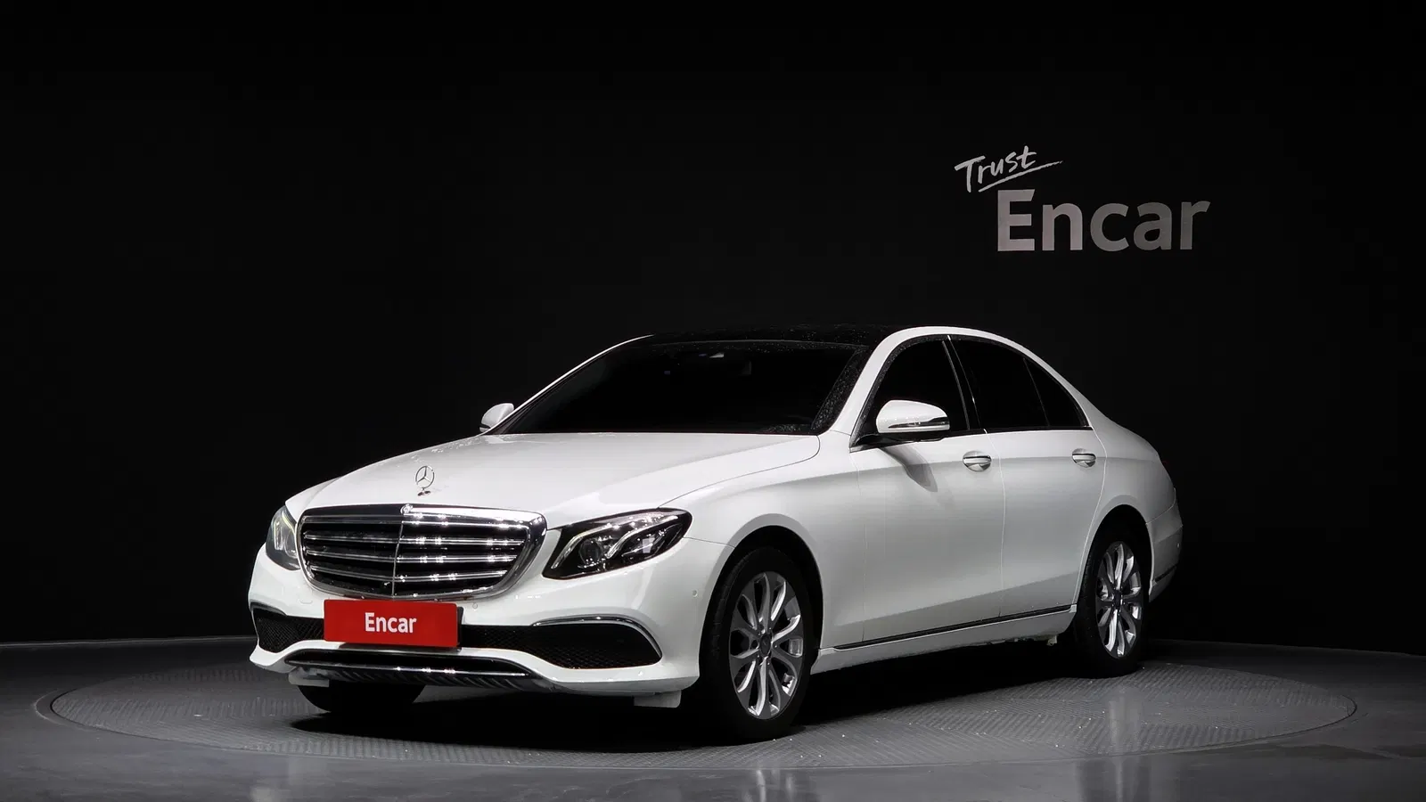 Mercedes-Benz Classe E E300 Exclusive (W213) 2017 — photo 1 sur 20