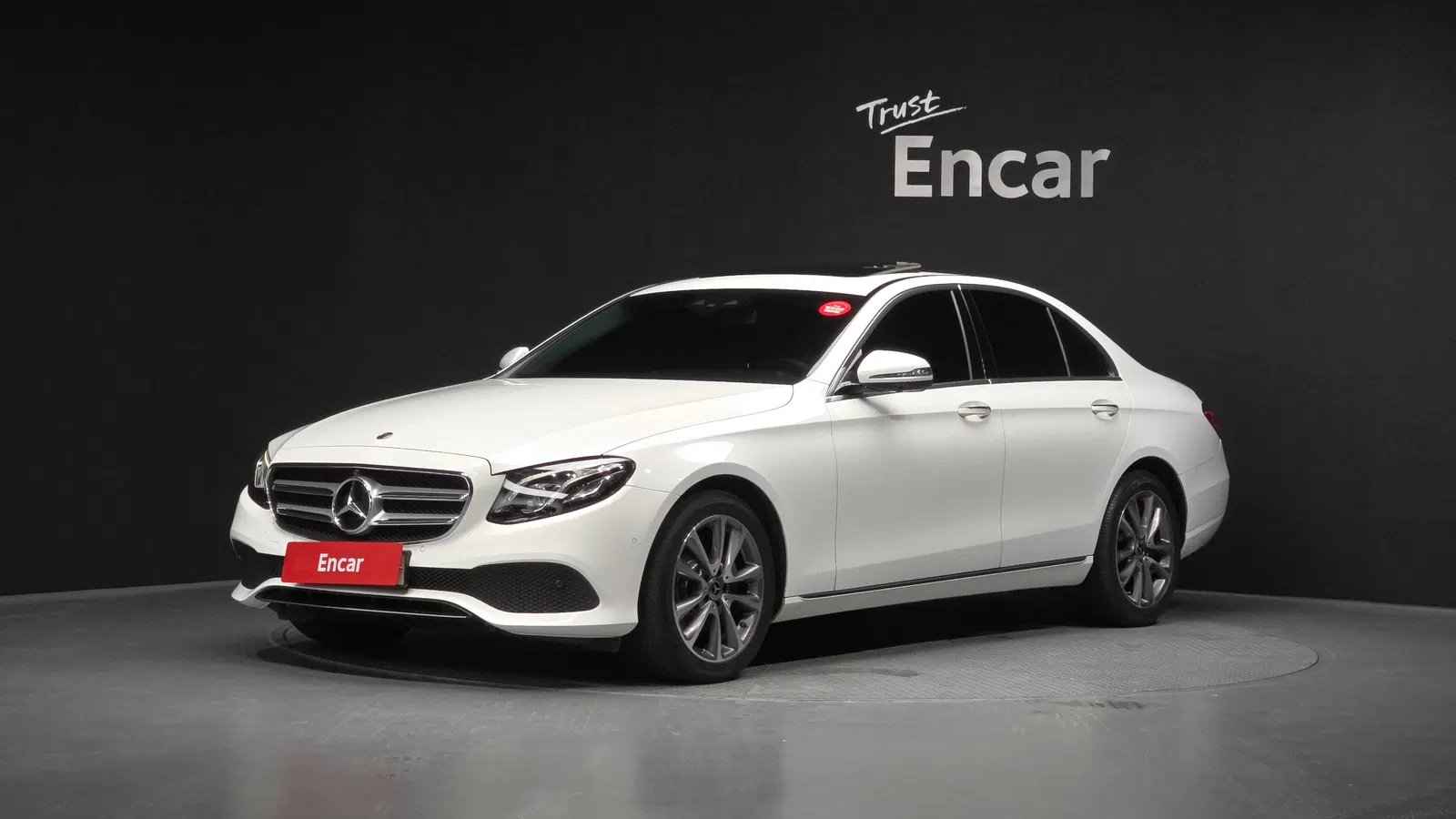 Mercedes-Benz Classe E E300 4MATIC Avantgarde (W213) 2019 — photo 1 sur 37