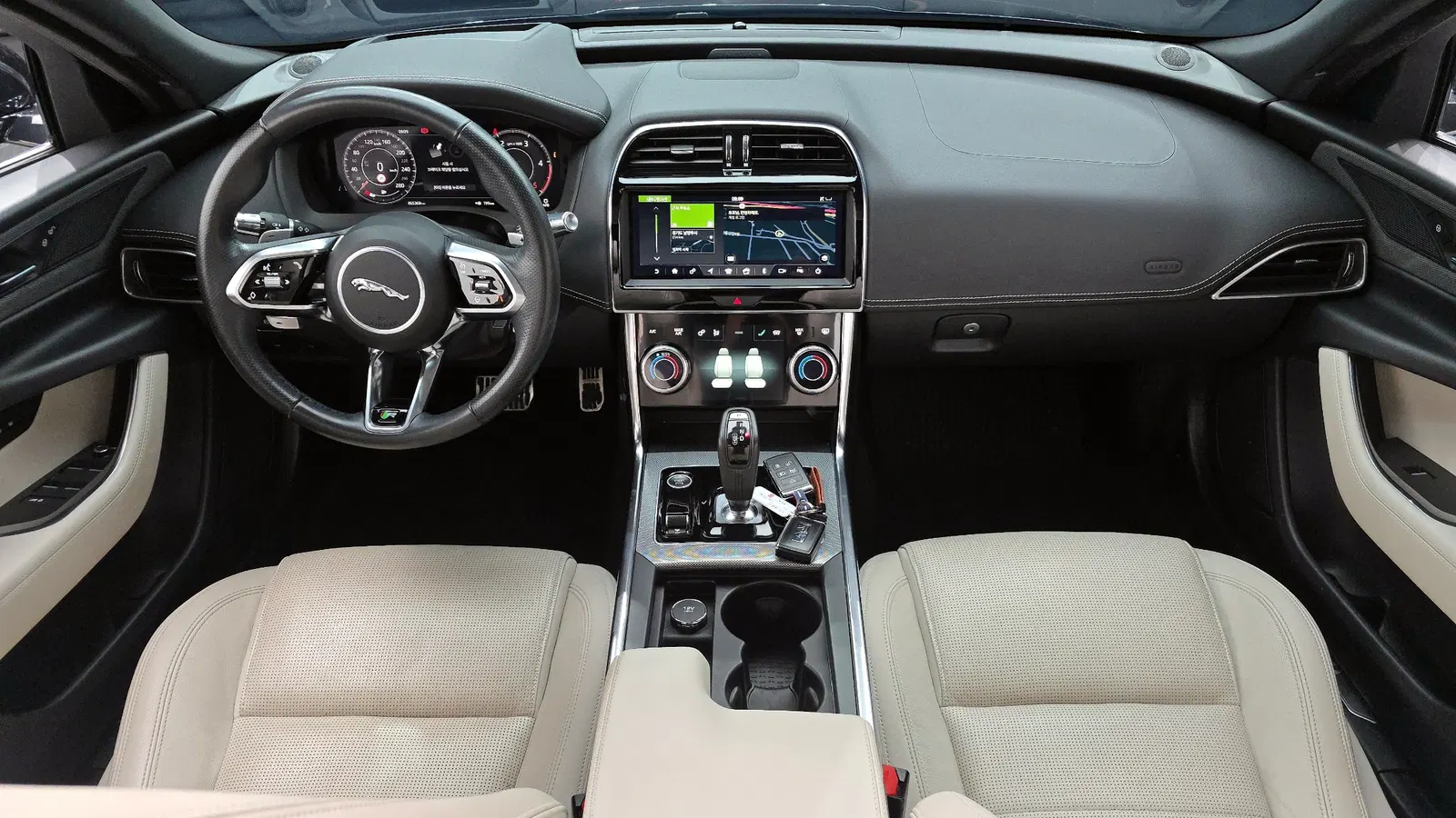 Jaguar XE D180 R-Dynamic S 2020 — photo 1 sur 39