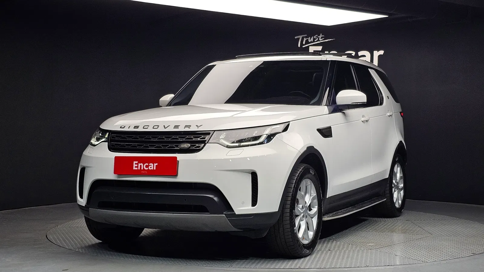 Land Rover Discovery 5 2.0 SD4 SE 2018 — photo 1 sur 26