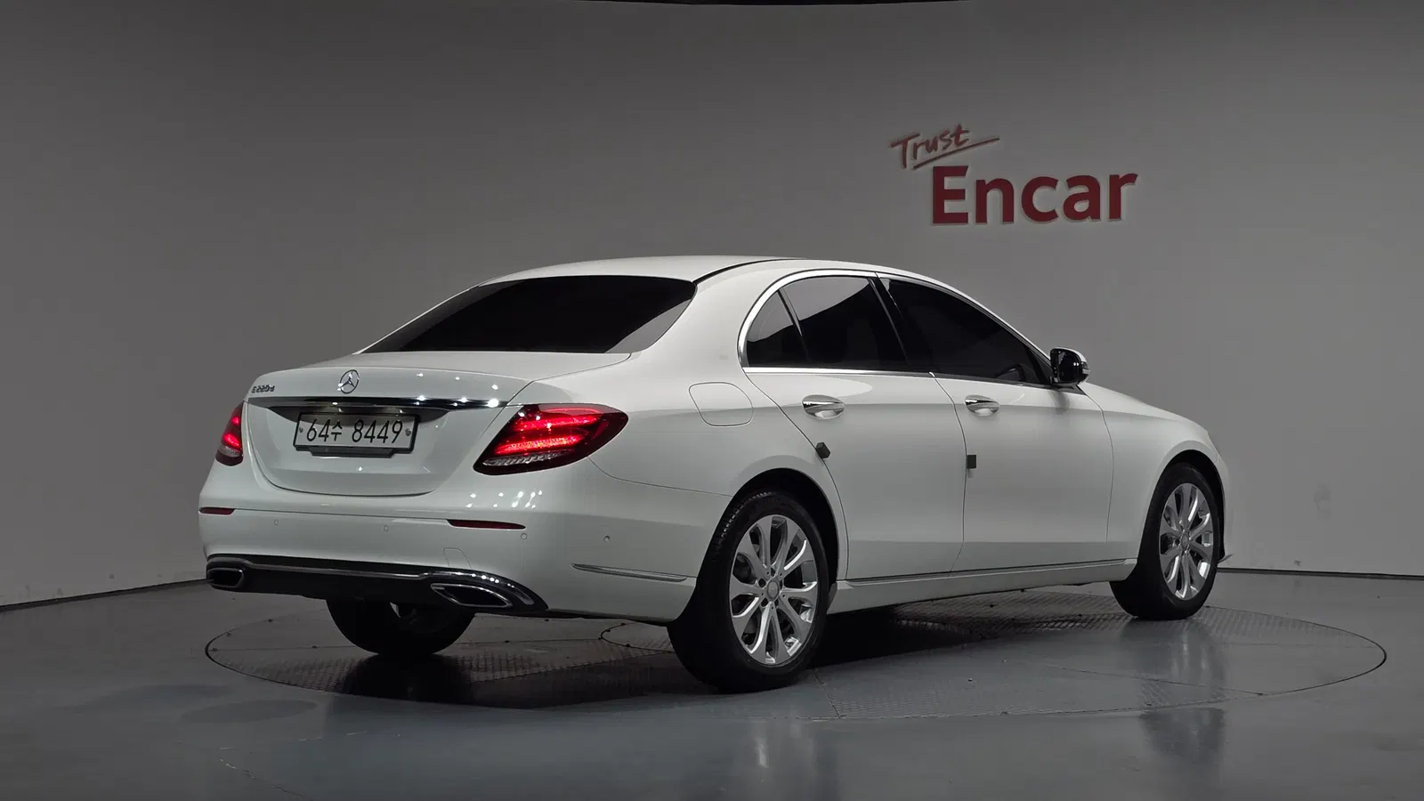 Mercedes-Benz Classe E E220d Exclusive (W213) 2017 — photo 1 sur 39