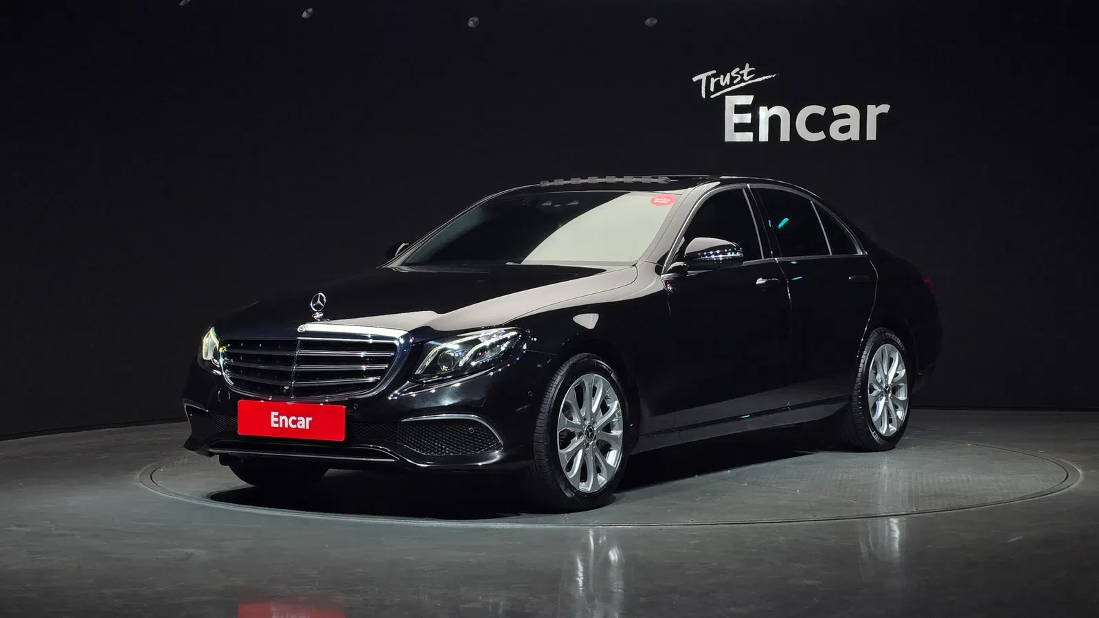 Mercedes-Benz Classe E E300 Exclusive (W213) 2018 — photo 1 sur 20