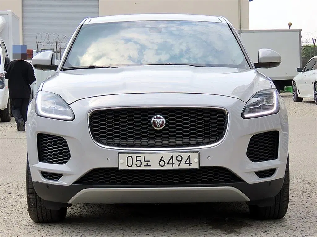 Jaguar E-PACE P250 SE 2018 — photo 1 sur 26