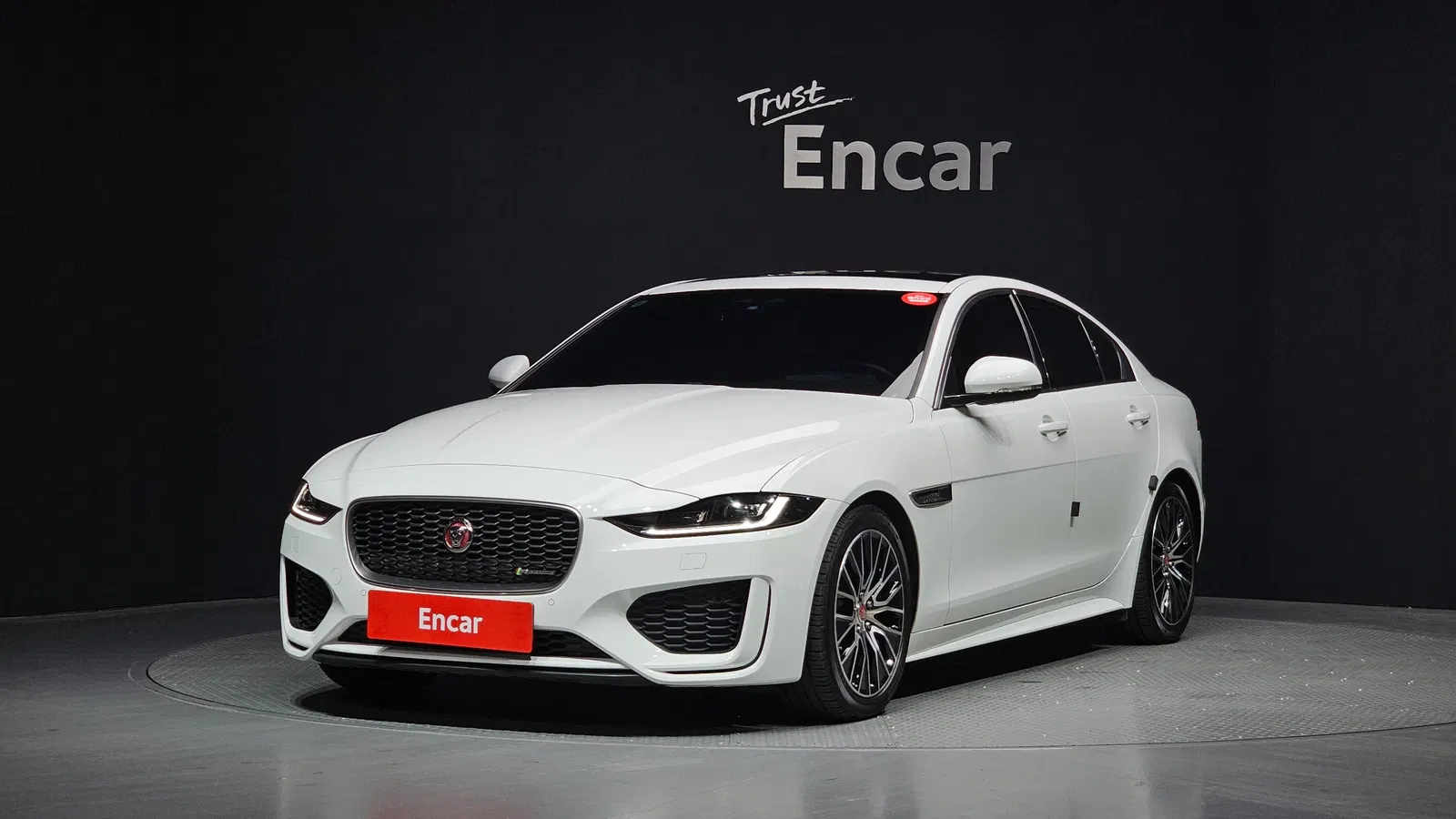 Jaguar XE D180 R-Dynamic S 2020 — photo 1 sur 32